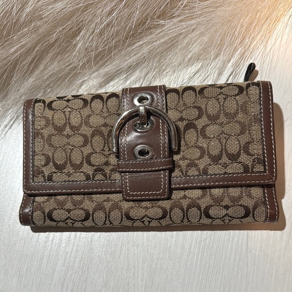 Coach Brown‎ Signature Wallet - Picture 1 of 7